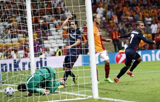 Tiago celebra un gol de Griezmann.