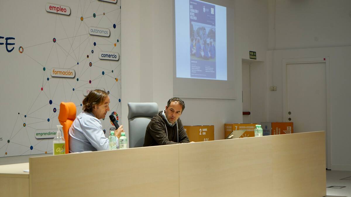 Santi Expósito, entrenador nacional , repasa las claves para evitar la violencia verbal y física en el fútbol base