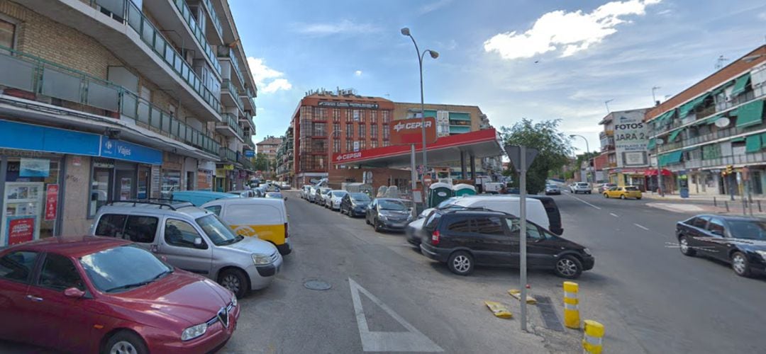 La gasolinera de la calle Móstoles es la única siutada en al casco urbano de la ciudad.