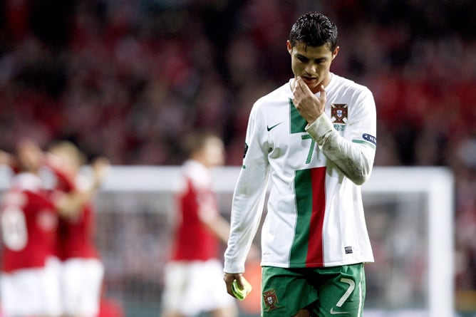 El jugador del Real Madrid, al término del Dinamarca 2 - Portugal 1, que envía a su selección a la repesca para entrar en la Eurocopa 2012