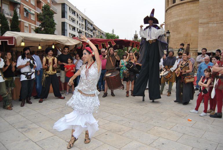 En el mercado medieval podremos ver actuaciones y muestras de artesanía