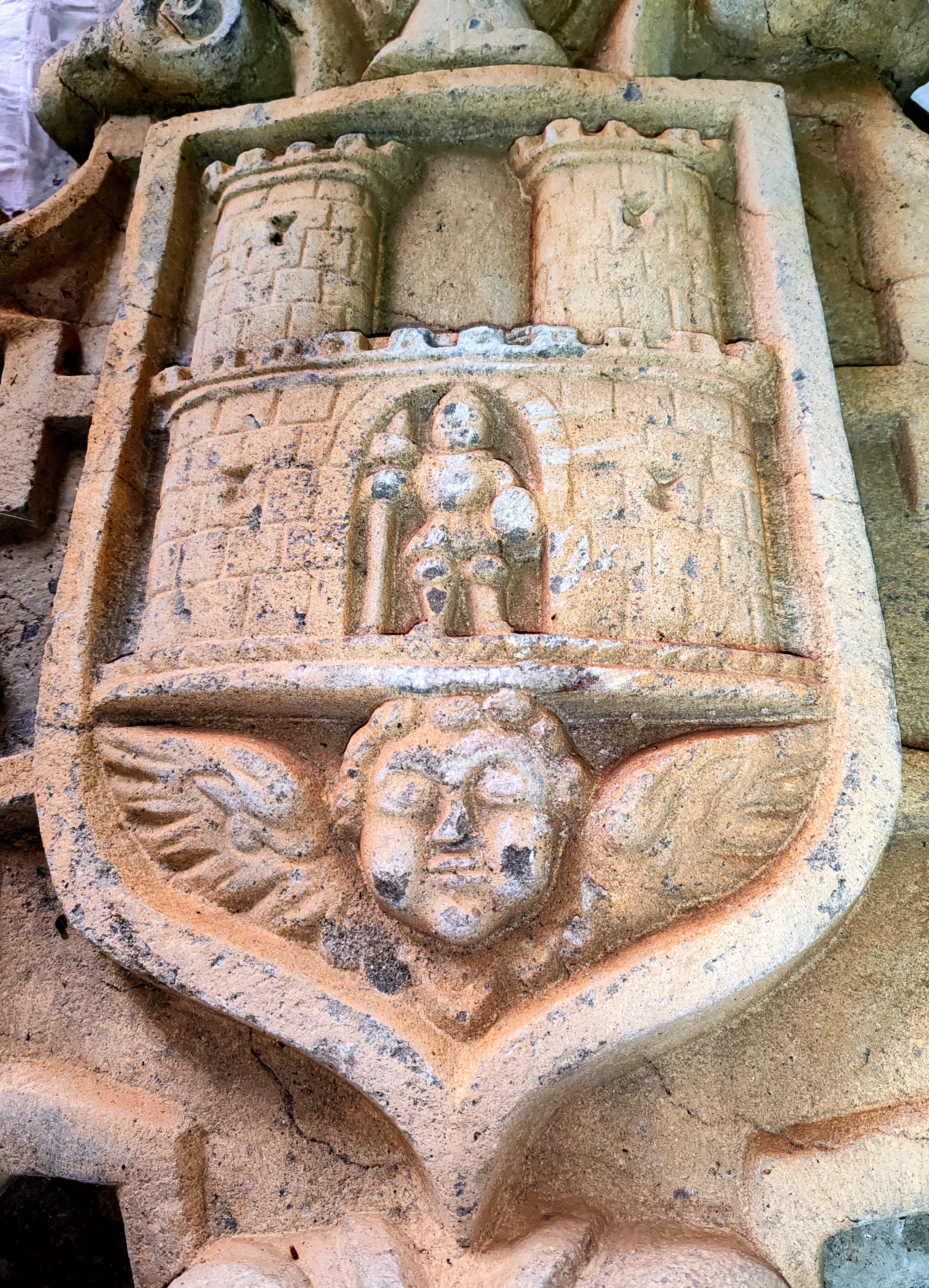 Escudo que se desprendía de la casa