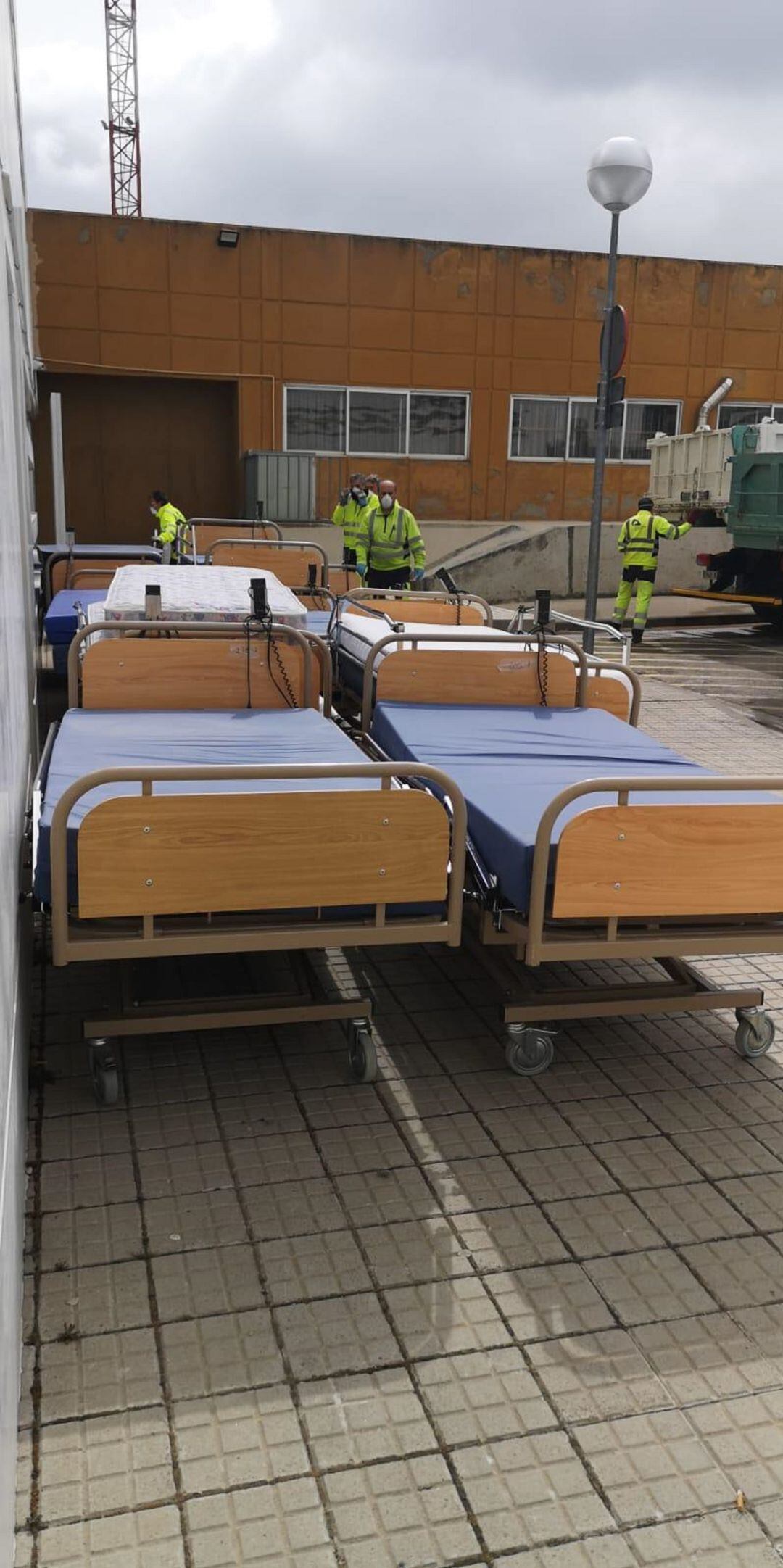 LLegada de camas al Hospital Santa Bárbara