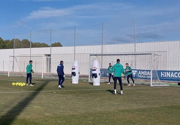 Los tres porteros de la SD Huesca durante un entrenamiento