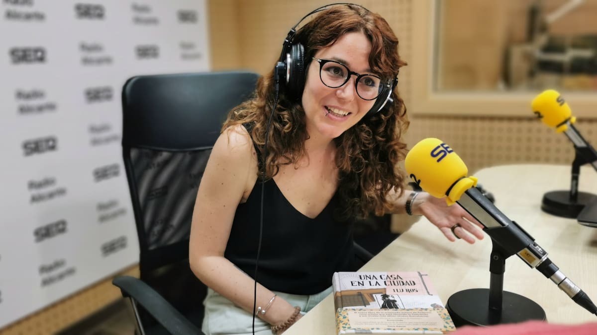 Ilu ros, autora de 'Una casa en la ciudad', en Hoy por Hoy Alicante