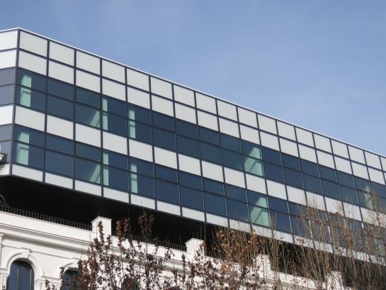 Vista lateral del edificio