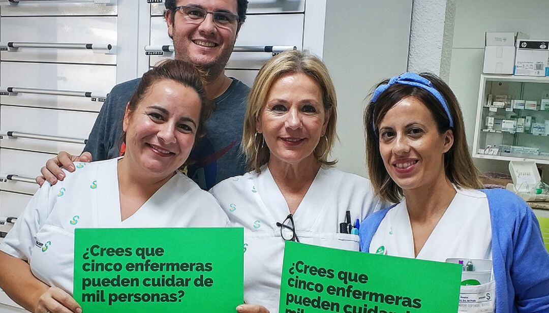 Algunos de los profesionales que se han sumado a esta campaña de recogida de firmas.