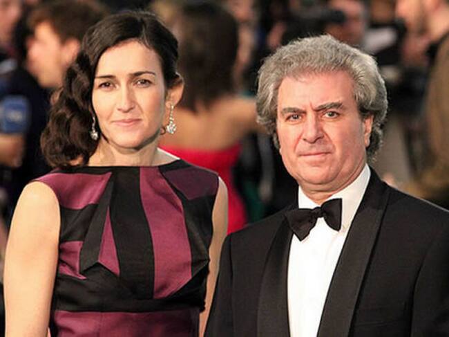 Ángeles González-Sinde, nueva ministra de Cultura, junto a su antecesor César Antonio Molina en la pasada gala de los Goya