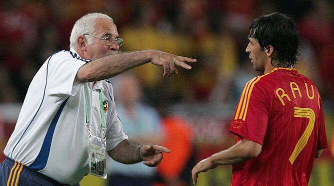 ¿O Raúl o yo? Luis sospecha que desde la Federación se busque su salida para que Raúl vaya a la Eurocopa
