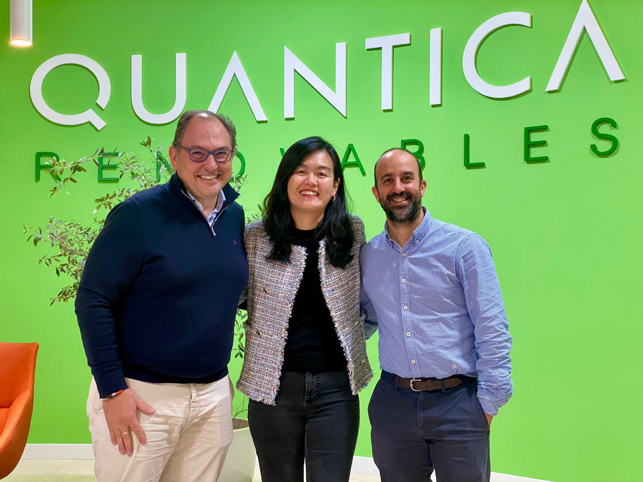 Santiago Chivite, Seung Hee Hong y Alfonso Garcés, CEOs de Grupo Imagina Energía, Hanwha Energy Europe y Quantica respectivamente