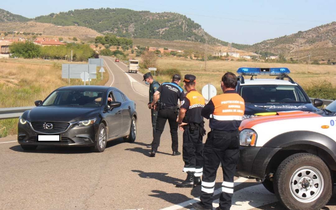 Control de Guardia Civil, Policía Local y Protección Civil en Andorra (Teruel)