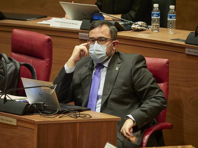 El vicepresidente primero del Gobierno de Navarra, Javier Remírez, en el pleno del Parlamento de Navarra.