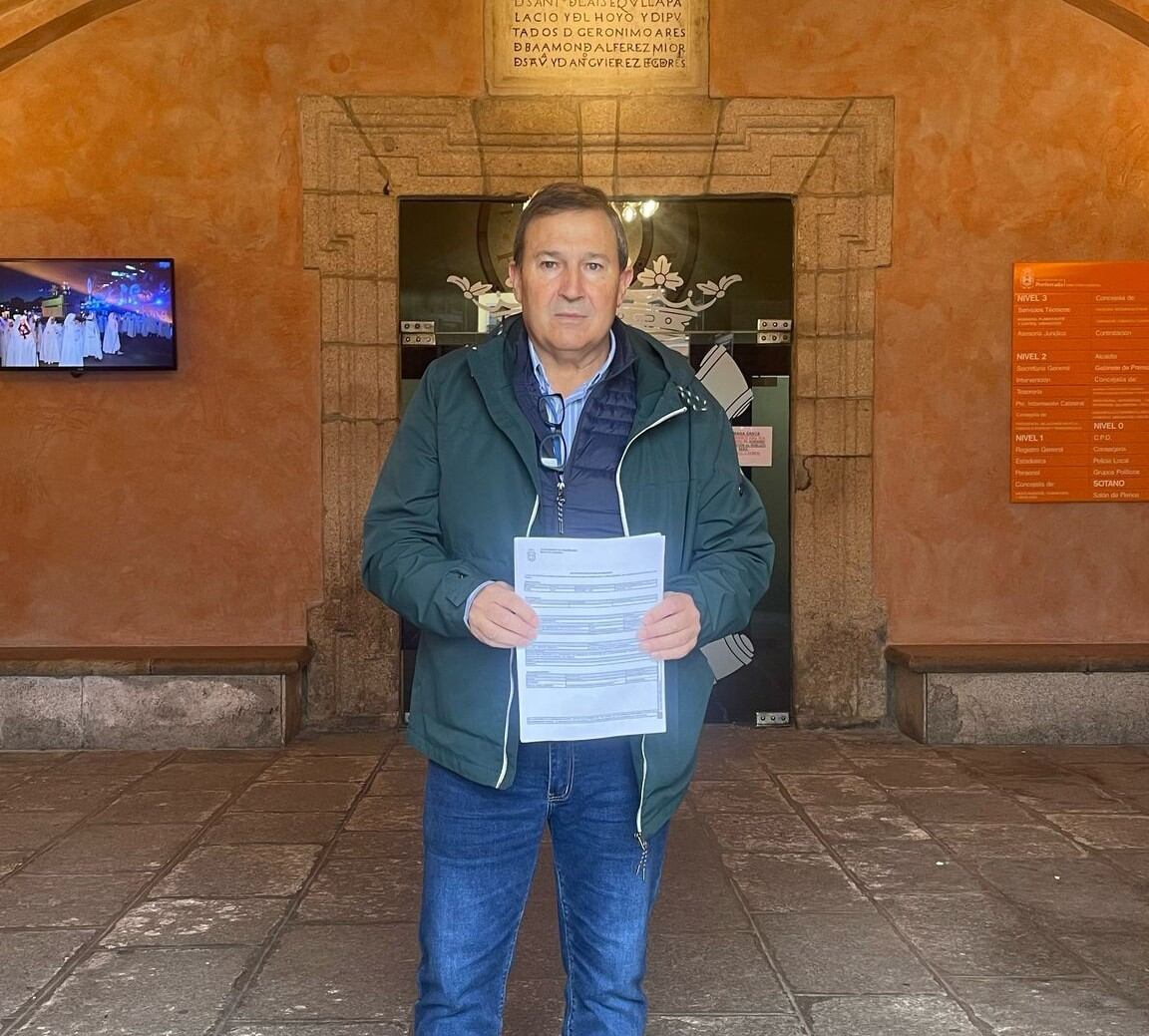 Tito Gago, tras presentar la moción