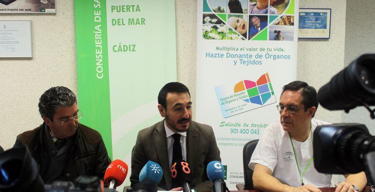 El delegado de la Junta, Fernando López Gil, y el delegado de Salud, Manuel Herrera