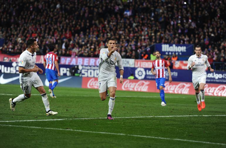Cristiano Ronaldo celebra un gol en el Vicente Calderón
