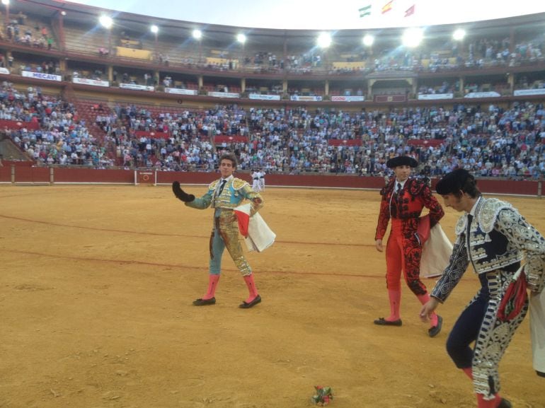 Ginés Marín dando la vuelta al ruedo.