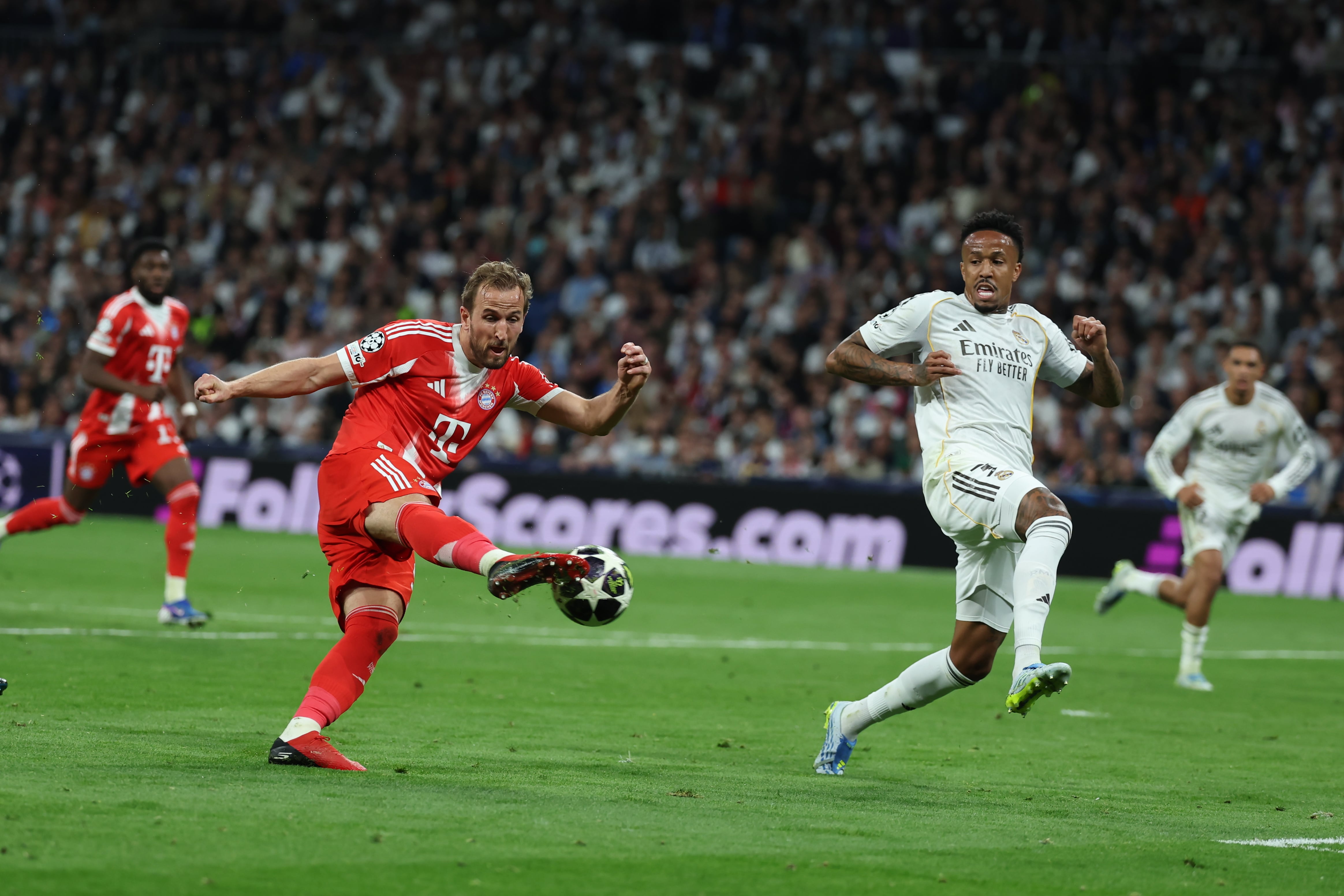 Harry Kane dispara a puerta durante el Madrid-Bayern de Champions