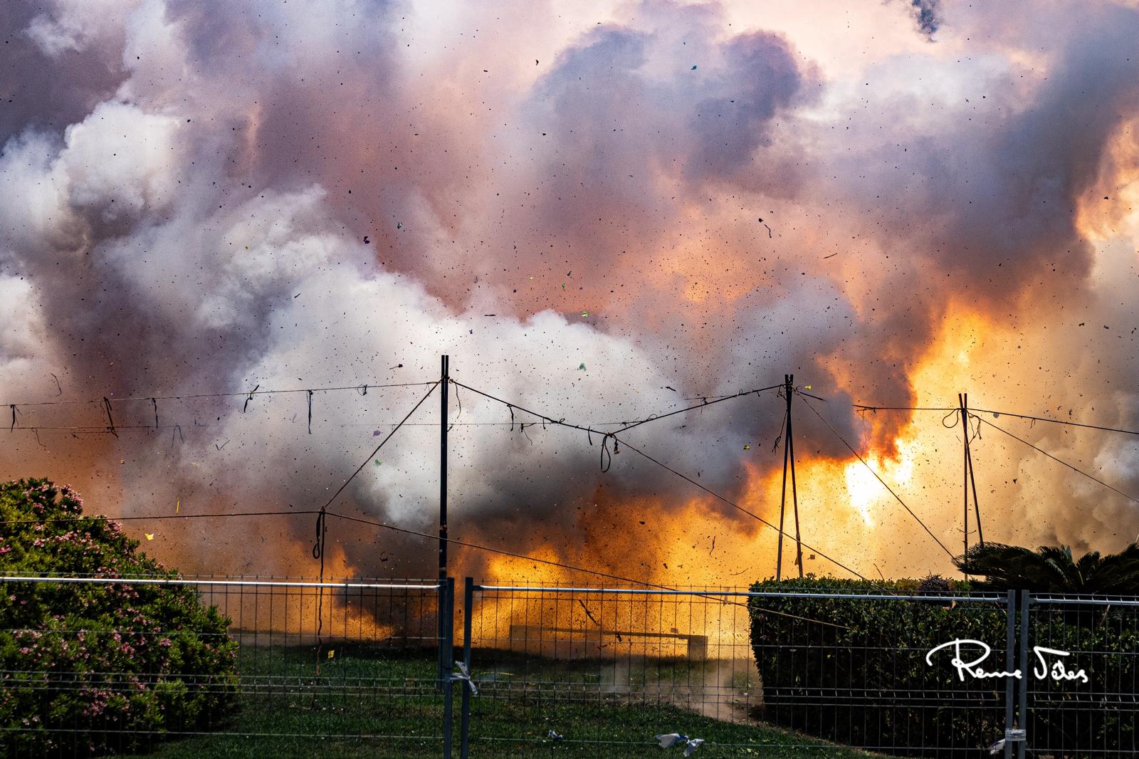 Mascletà lanzada por Hermanos Sirvent. Foto: Reme Vélez