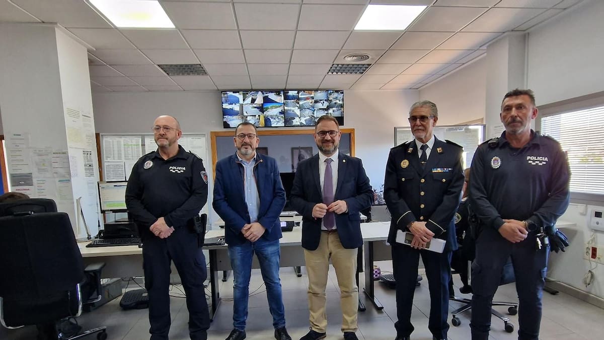 Comienzan a funcionar 30 cámaras de videovigilancia instaladas en distintos puntos del casco urbano de Lorca “para reforzar la seguridad”