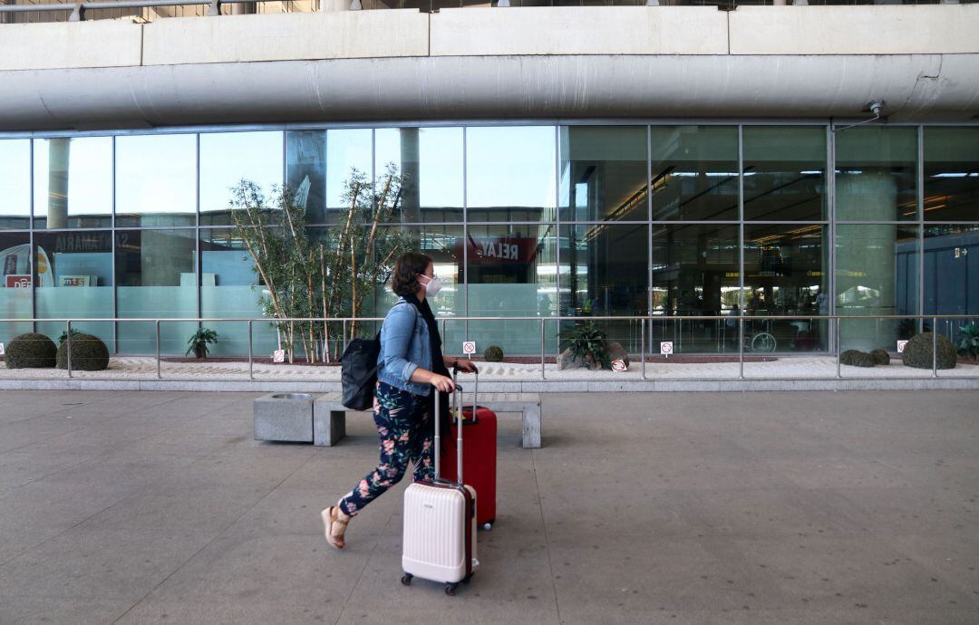 Salida de turistas y residentes al aeropuerto de Málaga-Costa del Sol
