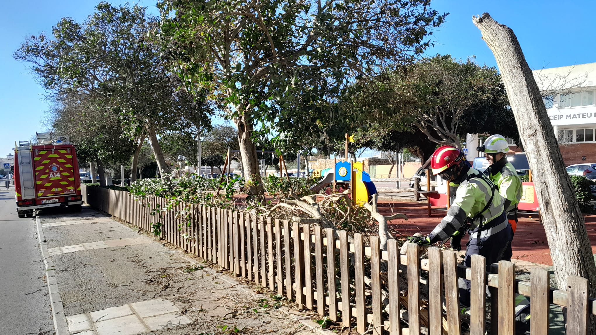 Bombers actuant a Maó