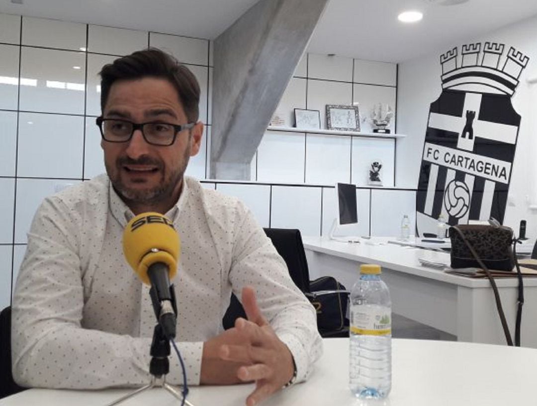 Imagen de archivo de una entrevista a Paco Belmonte, presidente del FC Cartagena