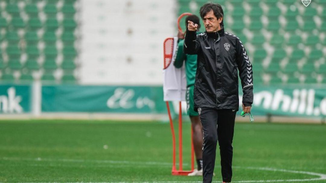 Pacheta en un entrenamiento del Elche en el Martínez Valero