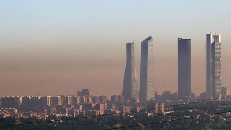 Vista de la capa de contaminación aérea de Madrid.  
 