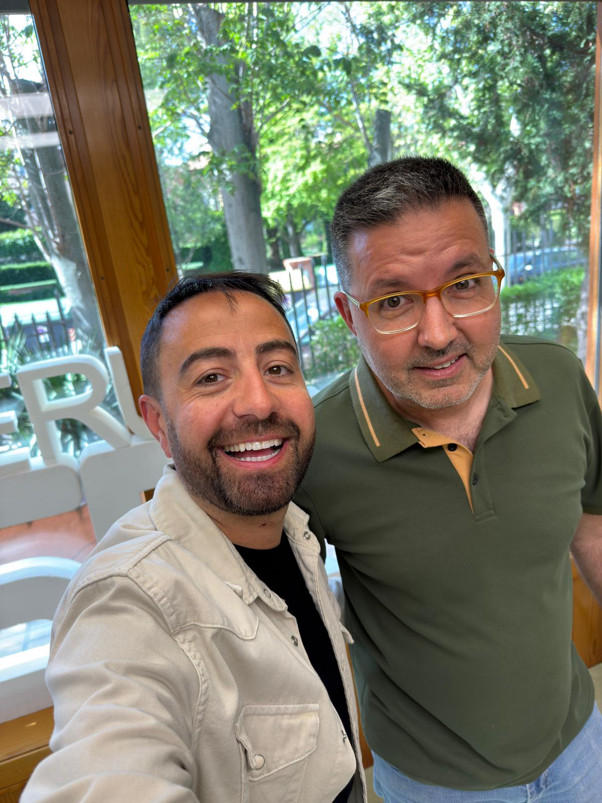 Fernando Moreno, con Javier Jané, después de la entrevista en Hoy por Hoy