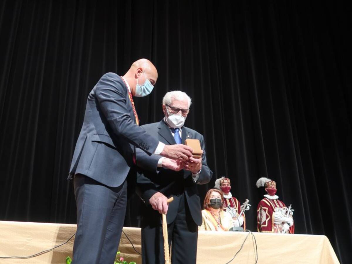 Cesáreo González recibe la Medalla de Oro de León