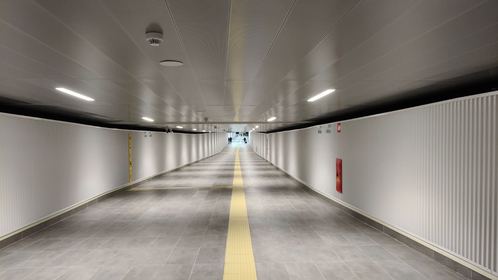 Se abre el paso subterráneo que conecta las estaciones de metro de Alicante y Xàtiva