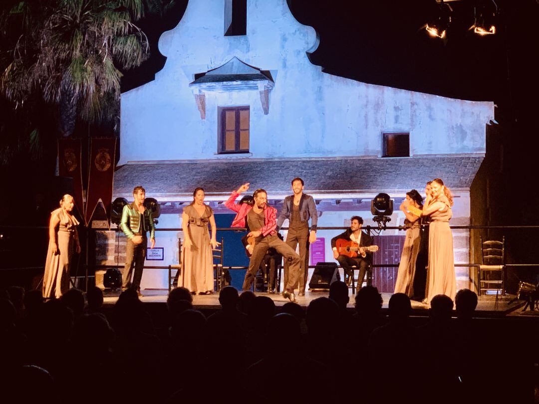 Un momento del espectáculo "Etéreo" de Eduardo Guerrero en el castillo de Santa Catalina