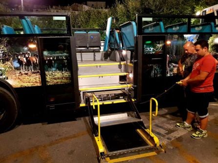 El bus panorámico es accesible para todos