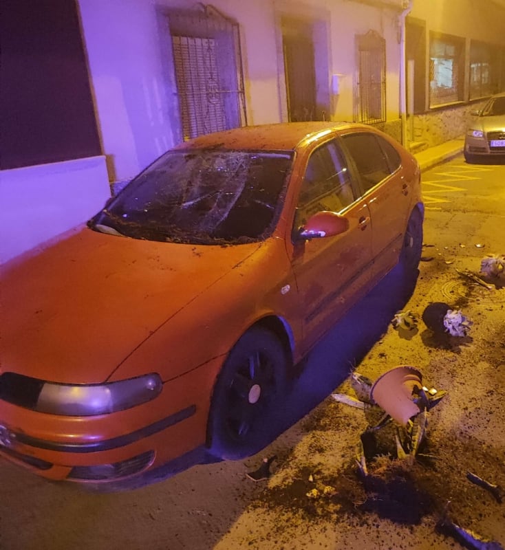 Coche destrozado en Totana