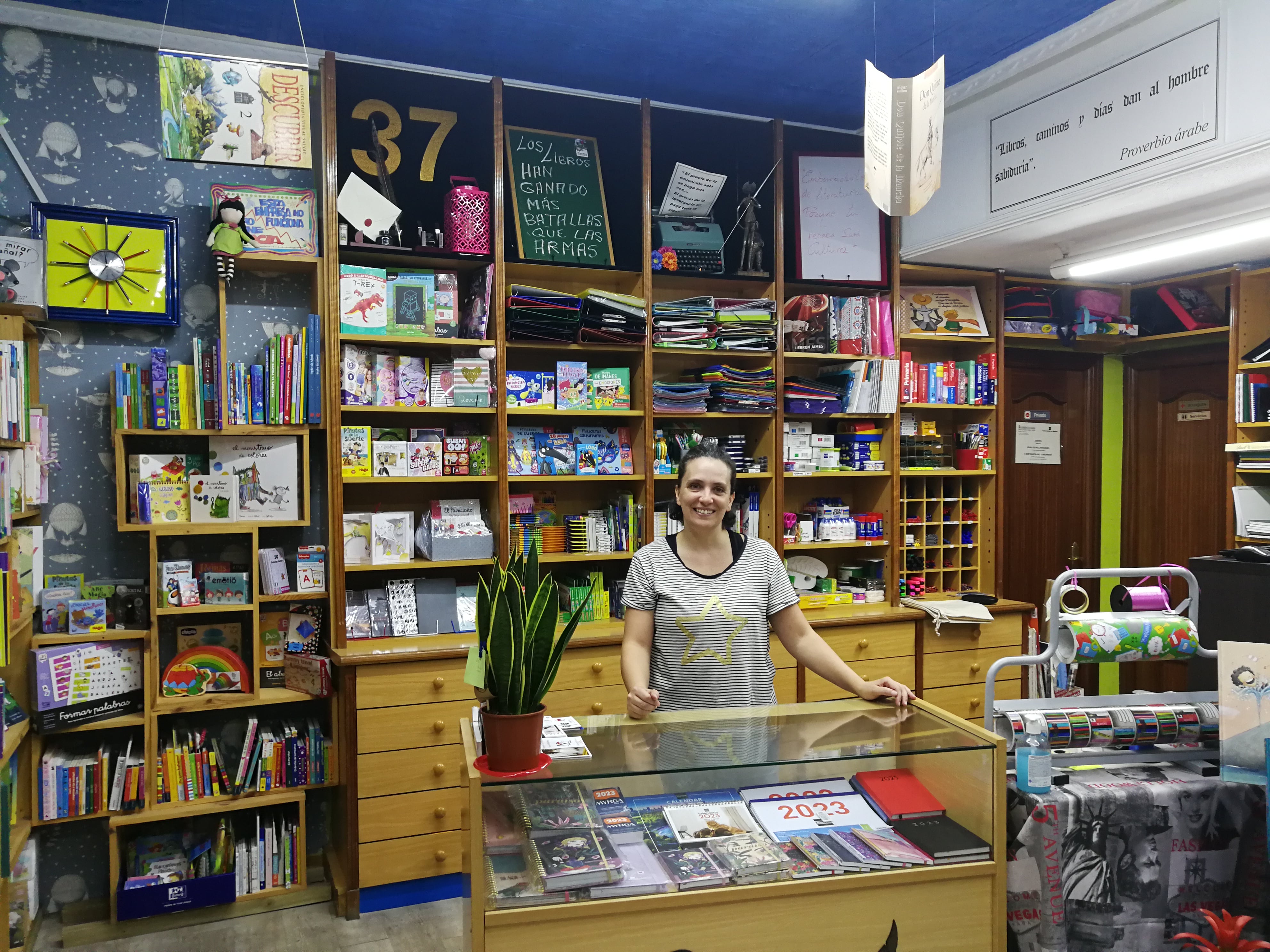 Aída acaba de coger las riendas de la Librería Bravo en Fuenlabrada, que cuenta con 38 años de historia