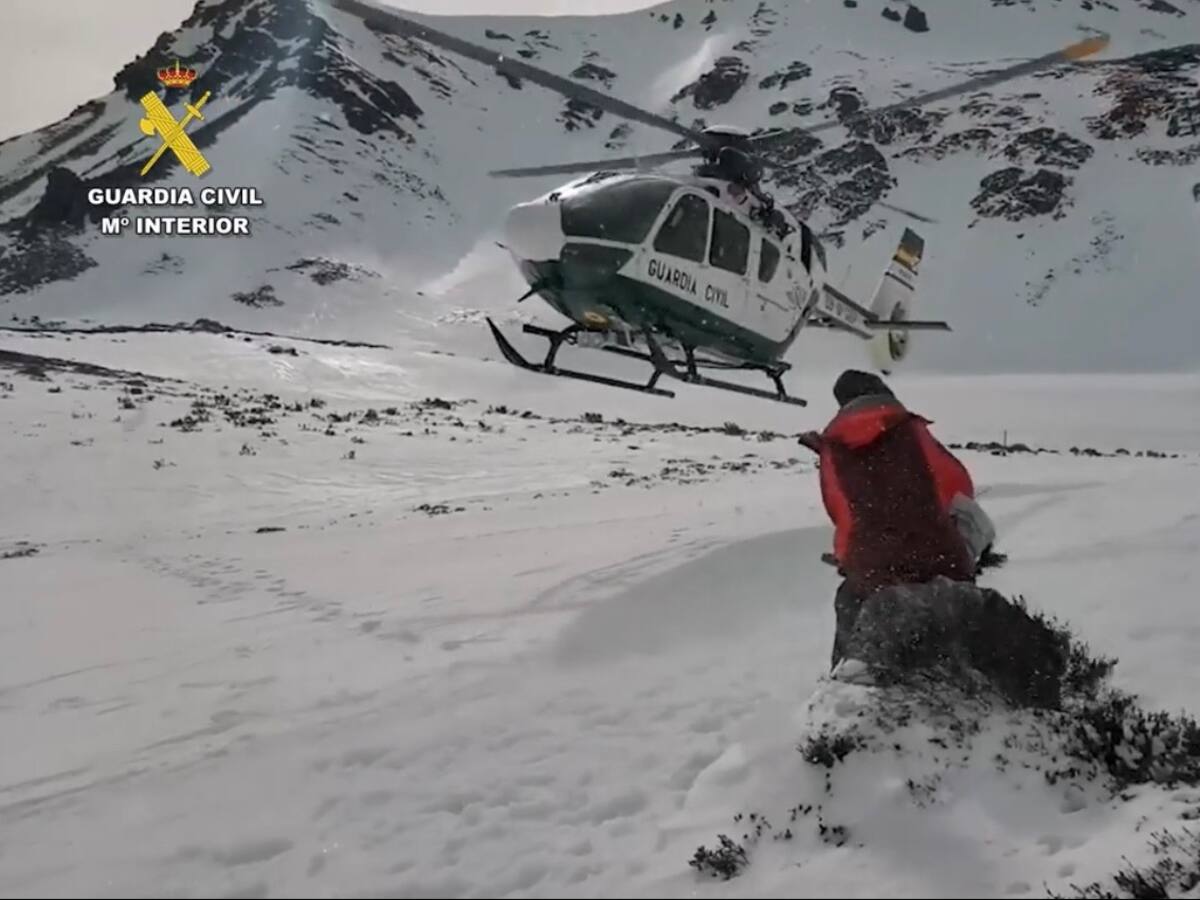 La Guardia Civil rescata a cinco personas y un perro en dos intervenciones de montaña en León