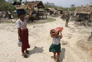 El Programa Mundial de Alimentos ha acusado a la Junta Militar de Birmania de haber confiscado una carga de ayuda humanitaria para el millón y medio de personas afectadas y ha anunciado la suspensión temporal de los vuelos, pese a que la retoma horas después, con el envío de dos aviones con comida.