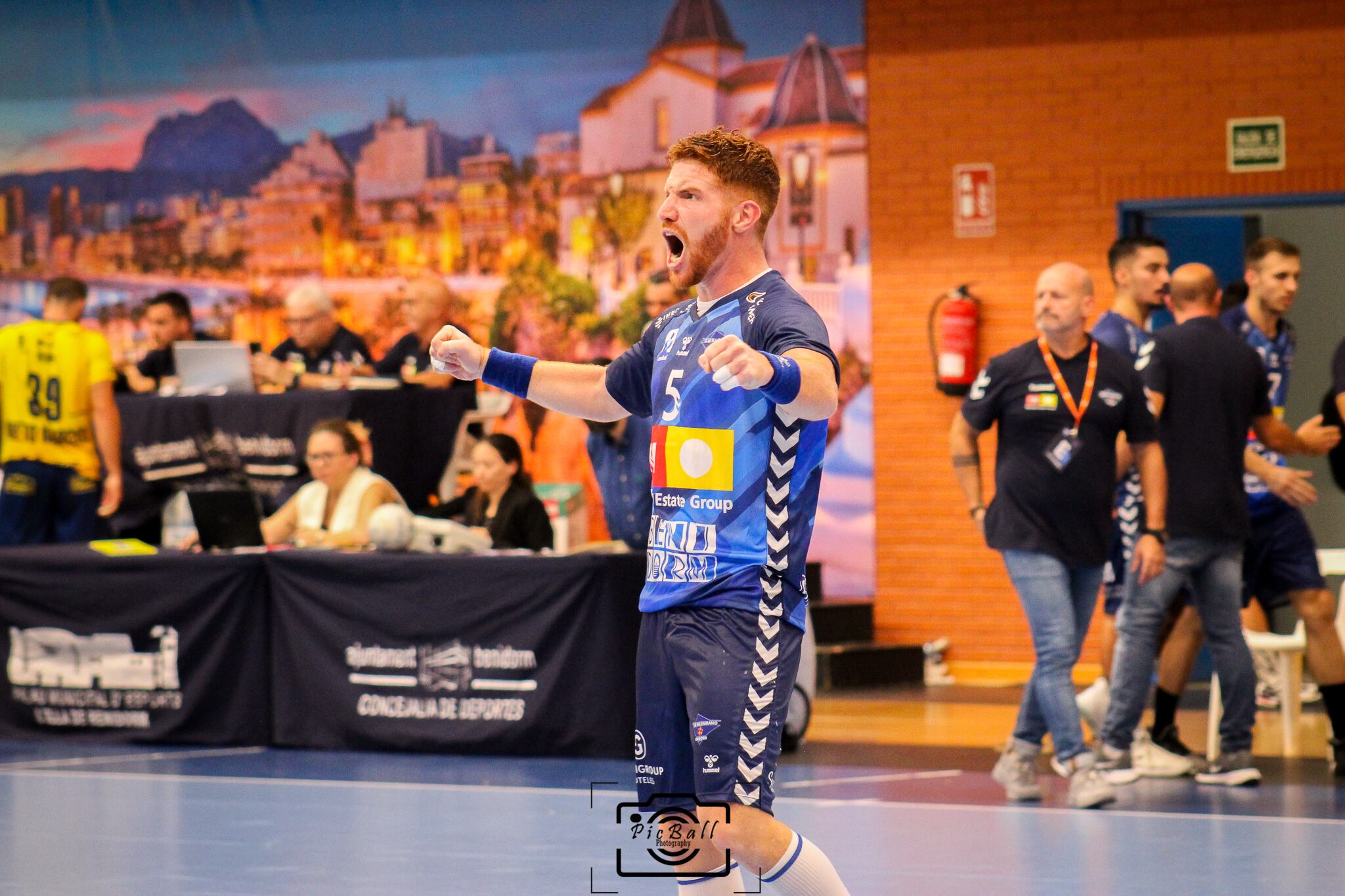 Ramiro Martínez celebra un gol del TM Benidorm