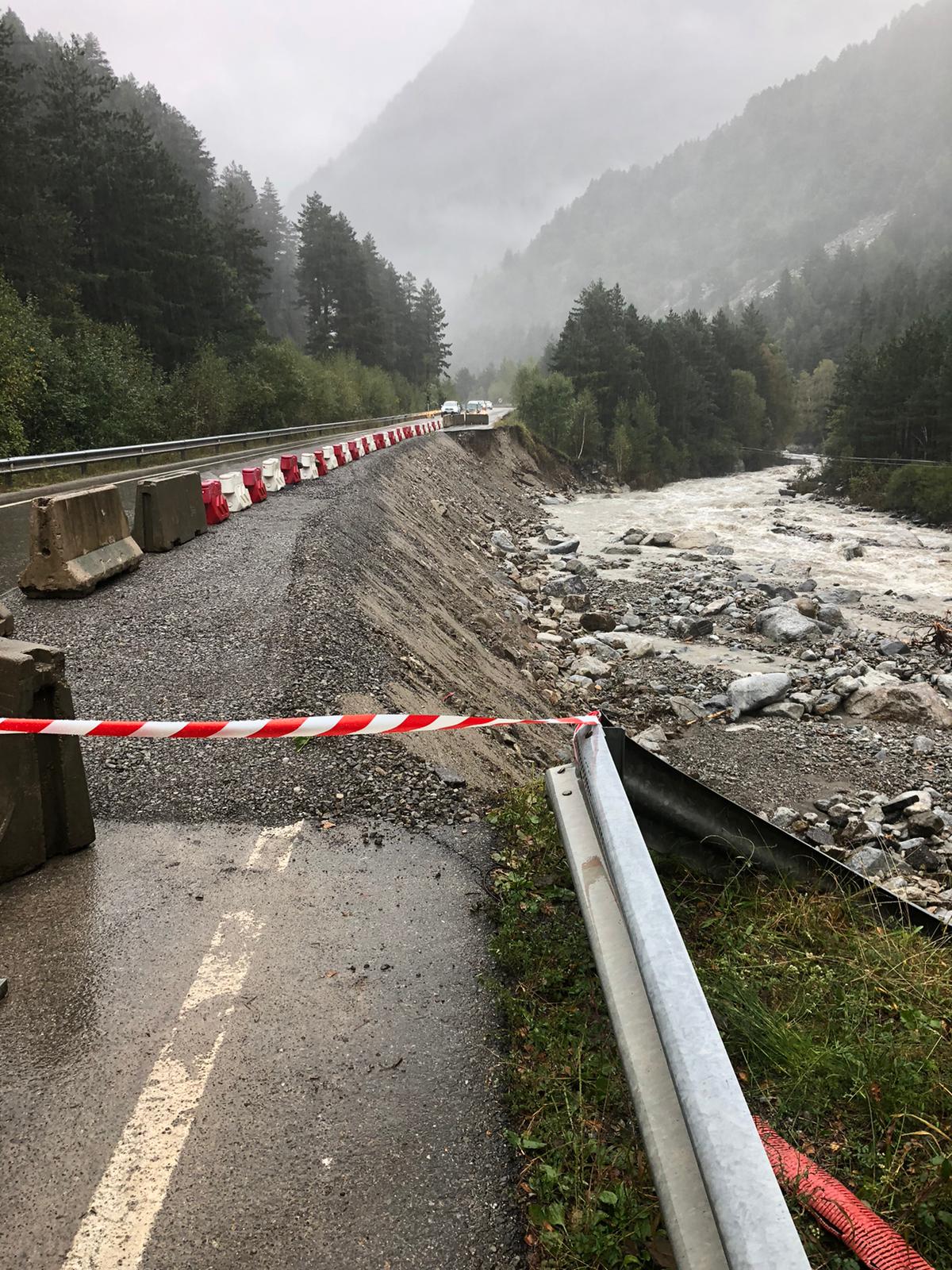 Situación este sábado del paso alterno y provisional en la A-138, en Bielsa, que se reabría en la tarde de este viernes