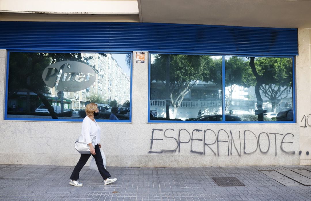 Fachada de la Sede farmacéutica Pfizer,  en Málaga, (Andalucía, España), a 19 de noviembre de 2020.