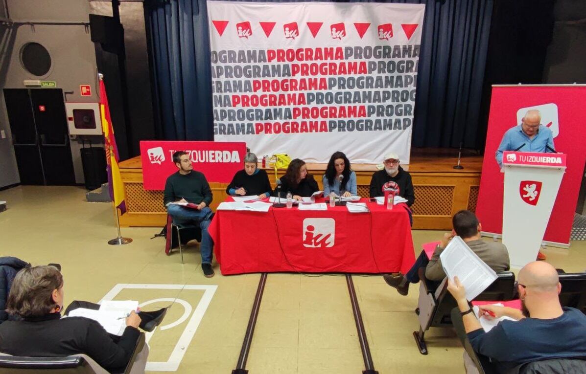 Participantes en la Asamblea de IU