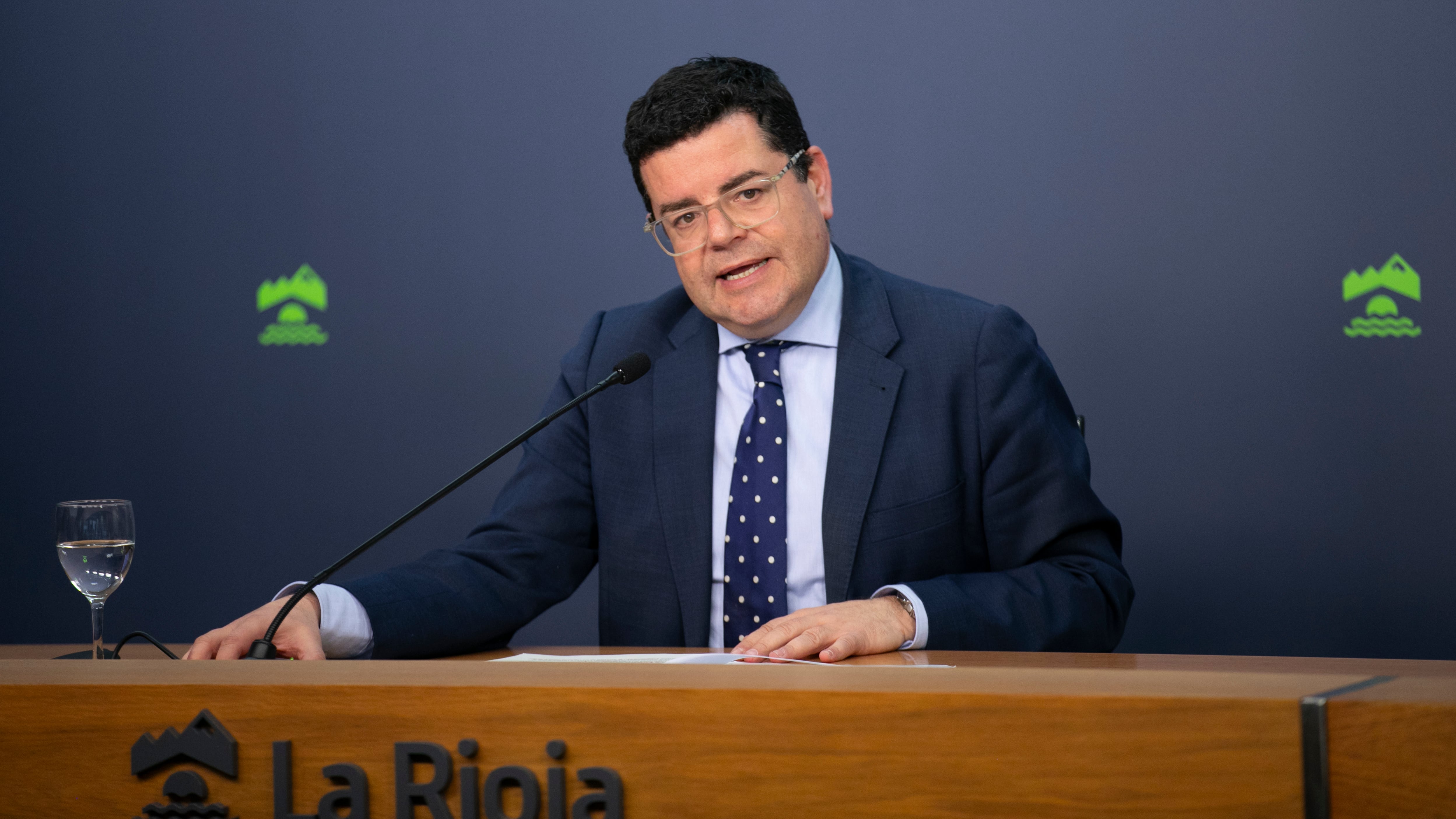 El portavoz del Gobierno de La Rioja, Alfonso Domínguez, en la rueda de prensa posterior a la reunión de Consejo de Gobierno | Gobierno de La Rioja