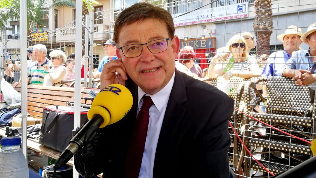 El president Ximo Puig en el set de Radio Alicante de Plaza Luceros