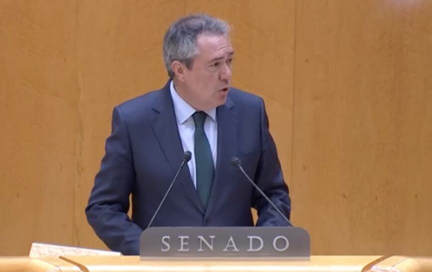 El senador socialista , Juan Espadas, durante el pleno del Senado en el que se presentó la moción del PSOE para unificar renta y subsidio agrario para las personas trabajadoras del campo de Andalucía y de Extremadura