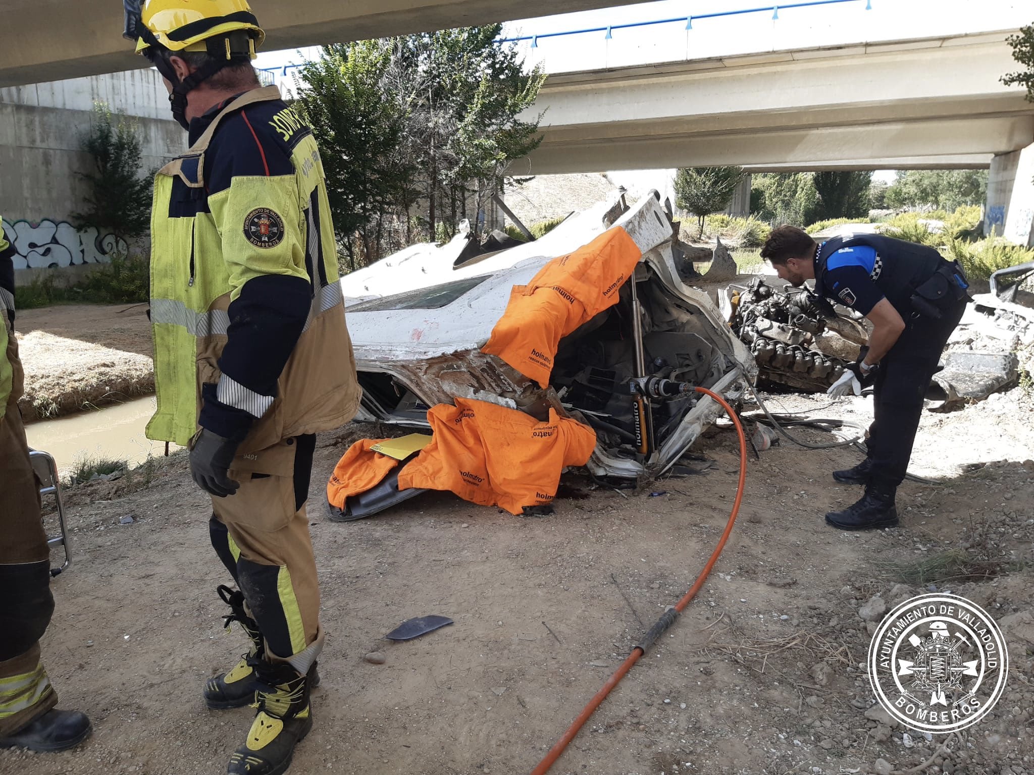 Un fallecido al volcar un camión en la VA-30, en Valladolid