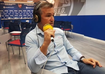 Tito en la sala de prensa de Orriols