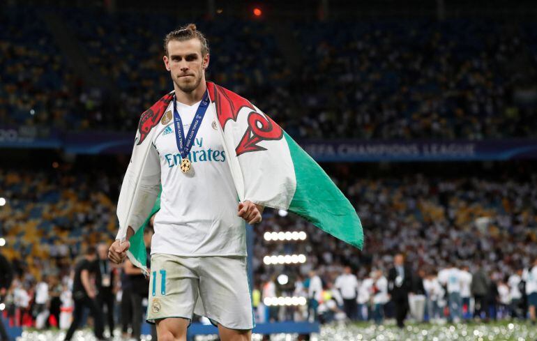 Bale, con la bandera de Gales, en la celebración del Madrid