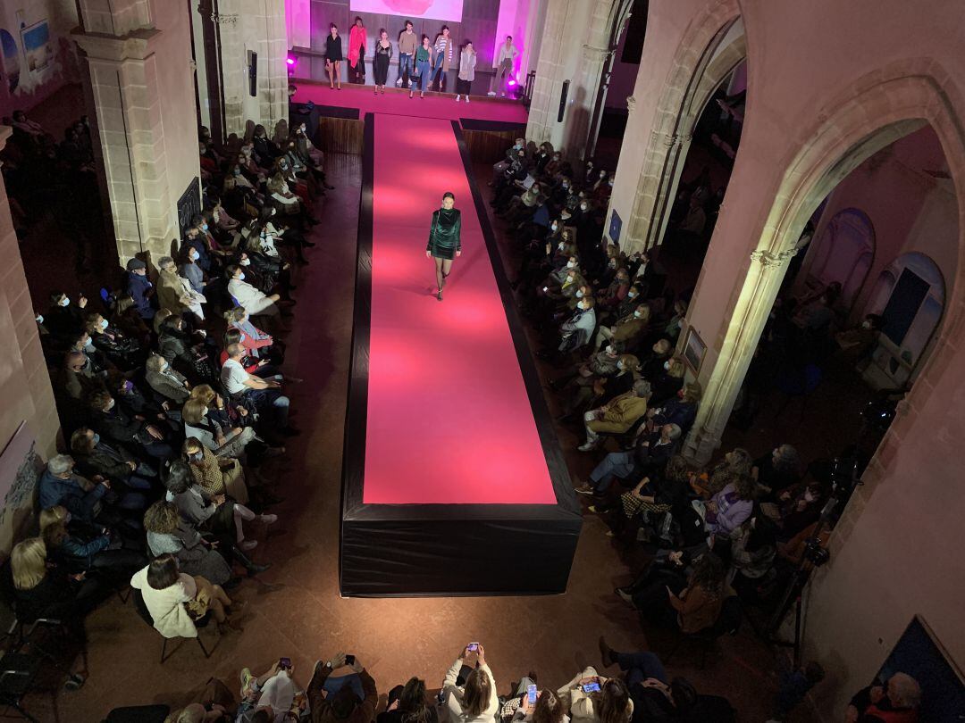 El convento de Santo Domingo se engalanó para convertirse en una pasarela de moda