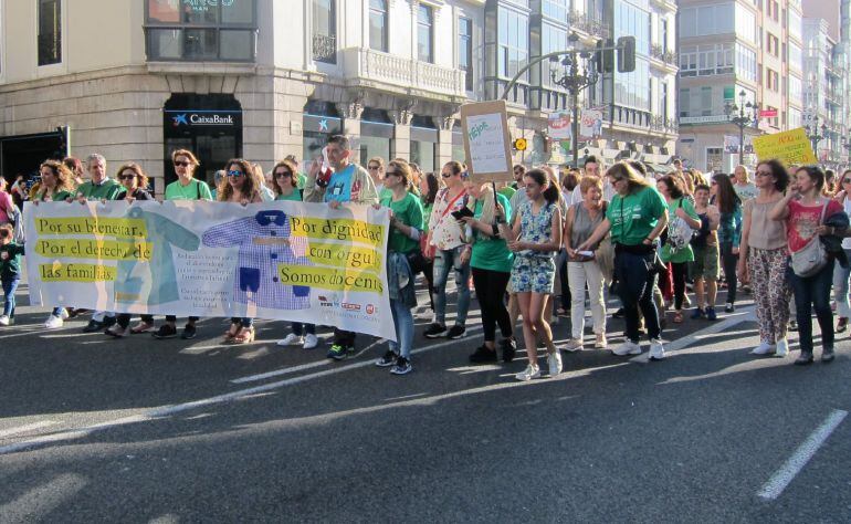 Imagen de archivo de una de las protestas que llevaron a cabo los profesores de la escuela pública de Cantabria durante el pasado curso.