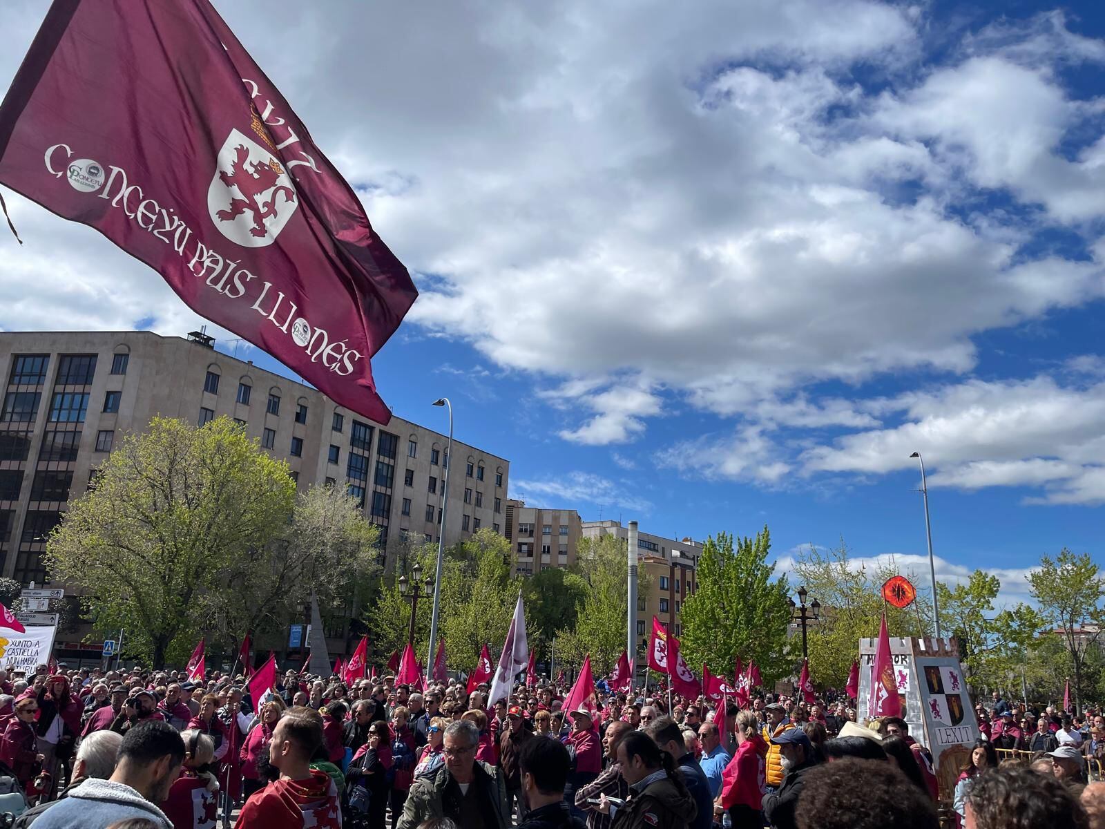 Manifestación leonesista en el Día de Villalar